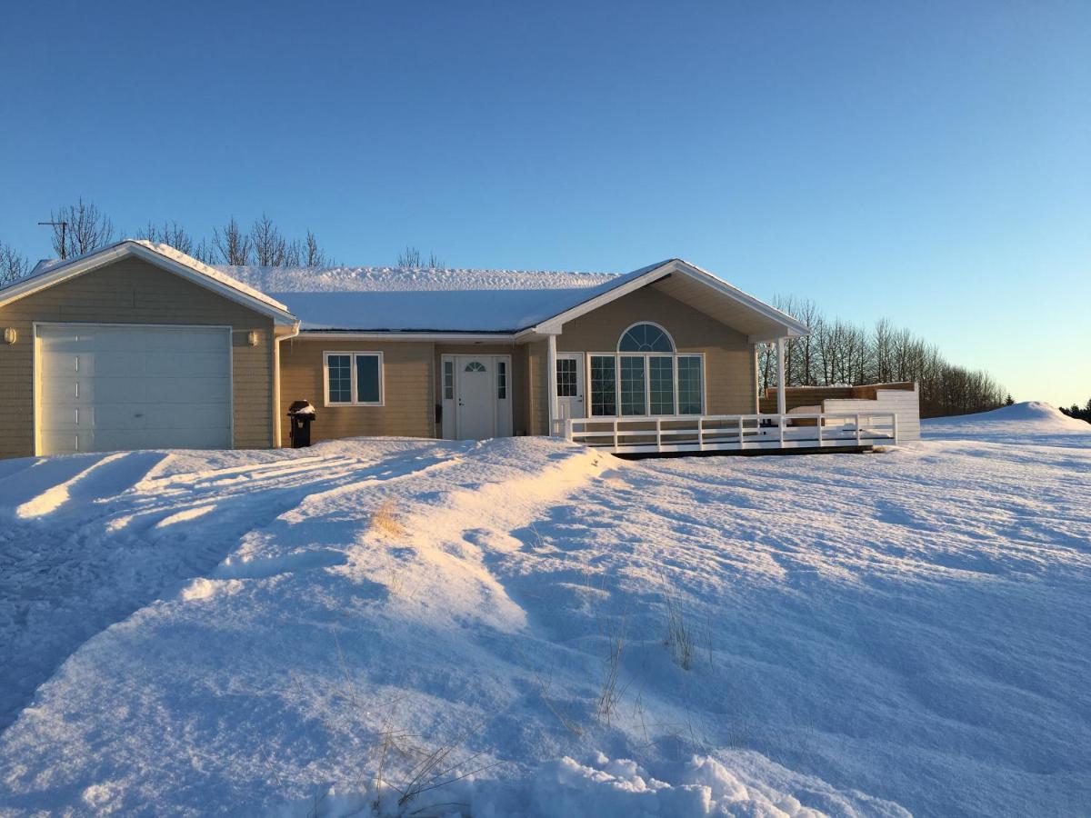 Iceland Lodge, Entire Place With Hot Tub. Villa