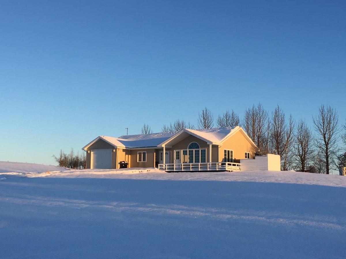 Iceland Lodge, Entire Place With Hot Tub. Villa